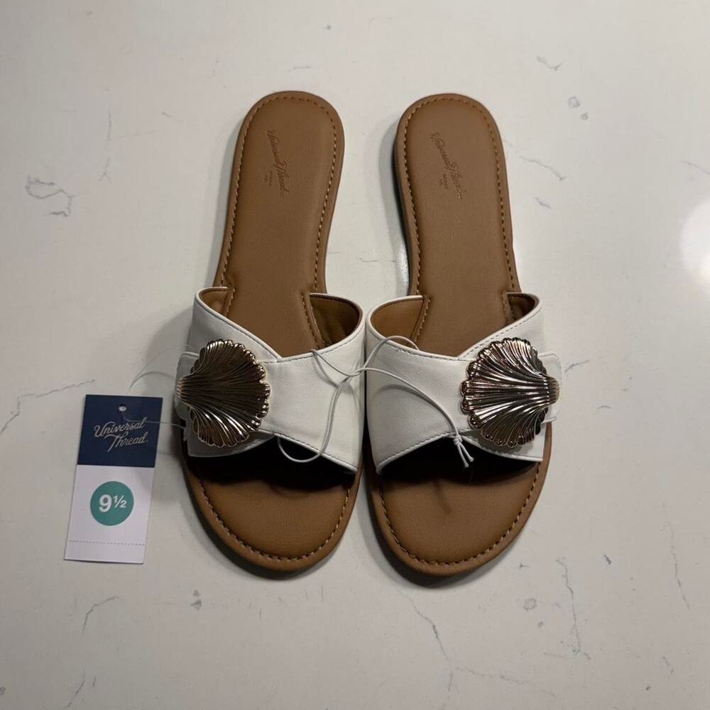 White sandals with gold shell